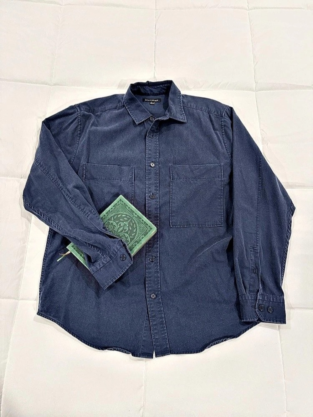 Banana Republic Button Down Shirt in Blue Large Like New